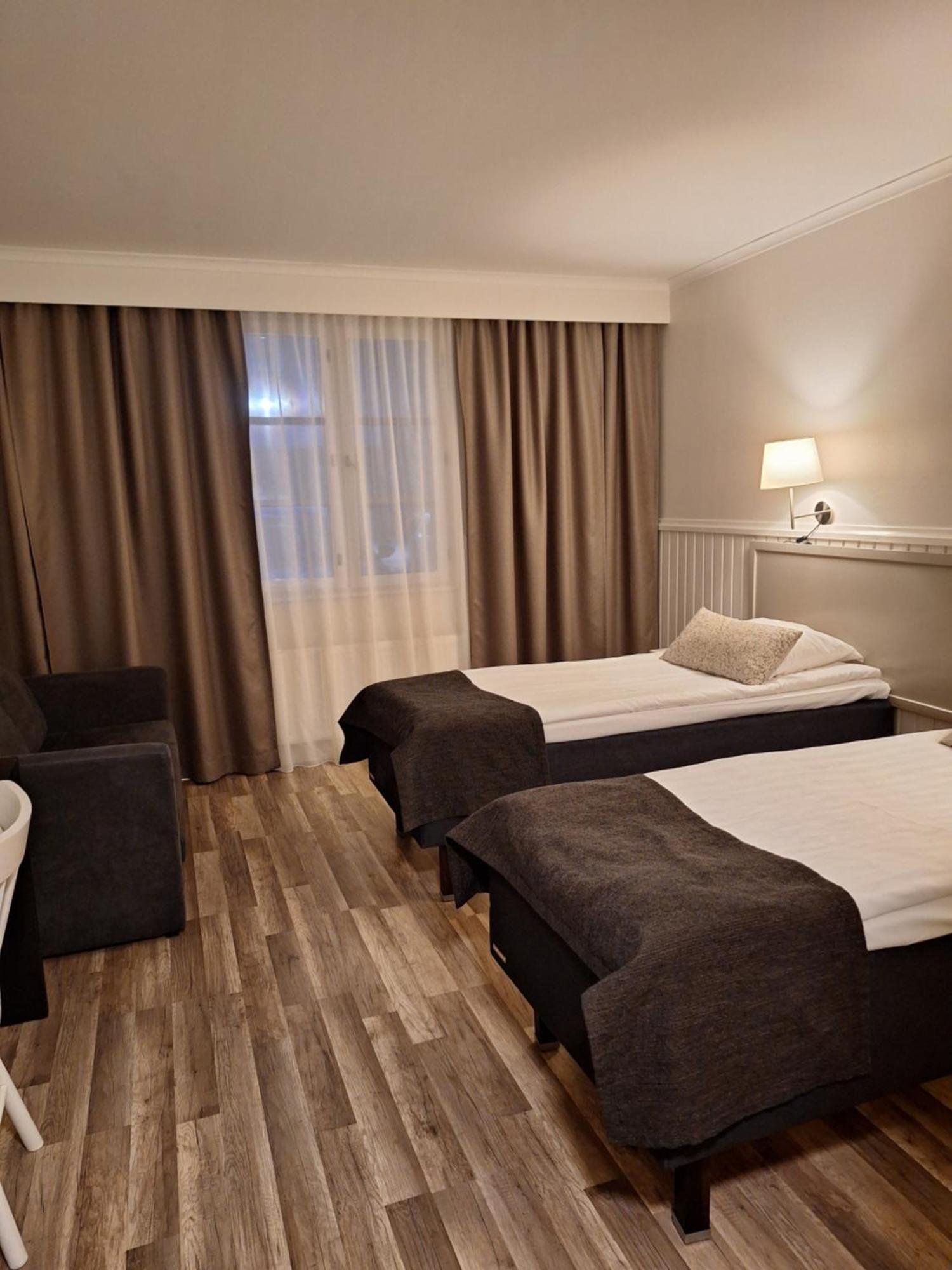 Juthbacka Hotell Uusikaarlepyy Exterior foto